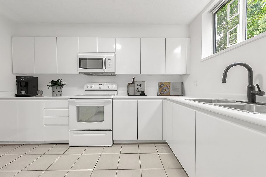 307 3061 E Kent Avenue North Vancouver, BC - 4