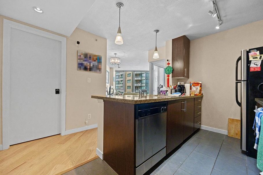 907 58 Keefer Place Vancouver, BC - 3