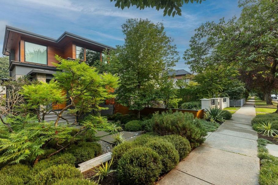 3963 W 20th Avenue Vancouver, BC - 2