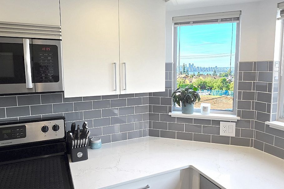 303 131 W 20th Street North Vancouver, BC - 15