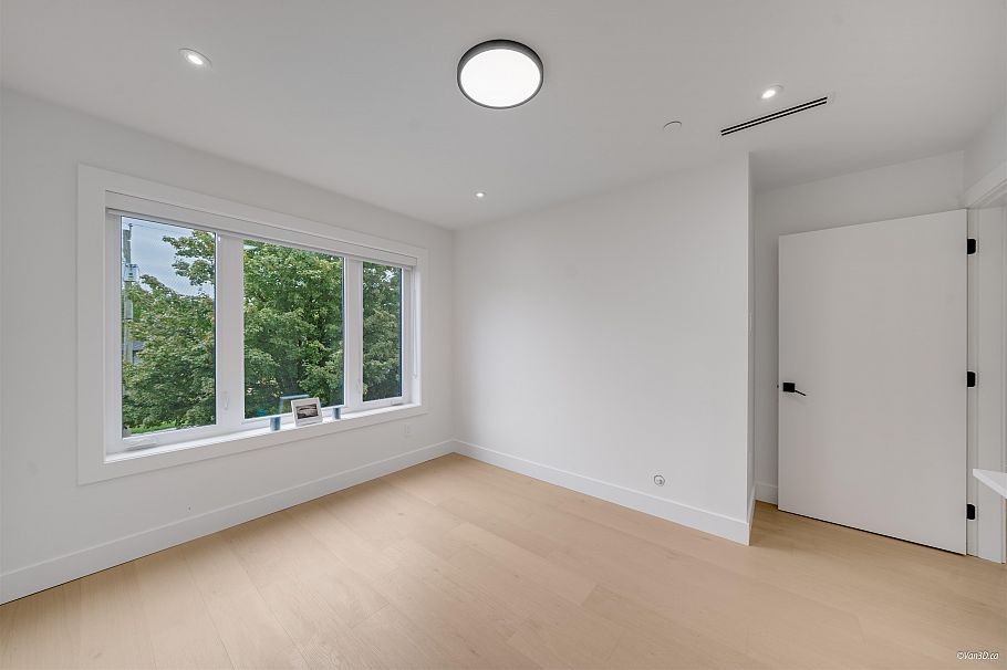 1 4463 Walden Street Vancouver, BC - 27