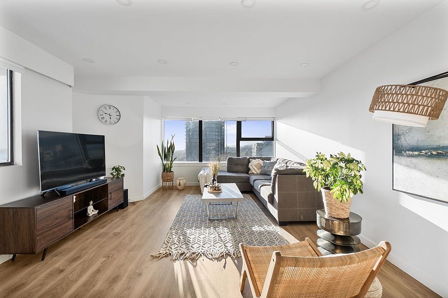 1304 1515 Eastern Avenue North Vancouver, BC - 1