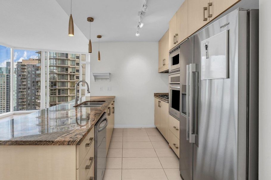 1905 1211 Melville Street Vancouver, BC - 11