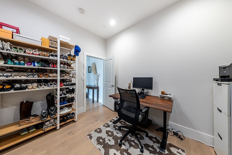 205 1591 Bowser Avenue North Vancouver, BC - 26