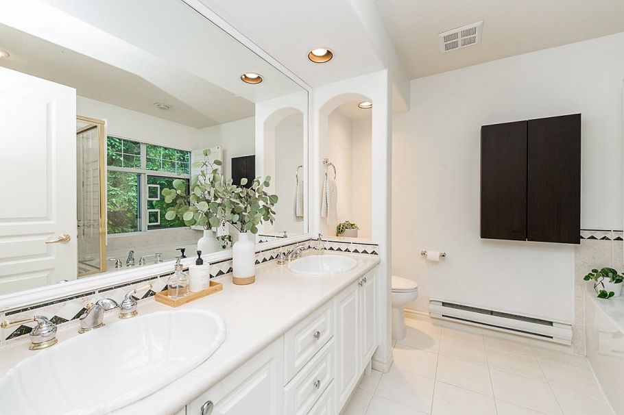 1174 Strathaven Drive North Vancouver, BC - 17