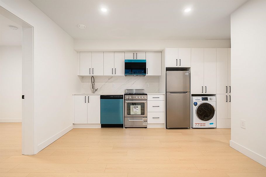 8088 Laurel Street Vancouver, BC - 29