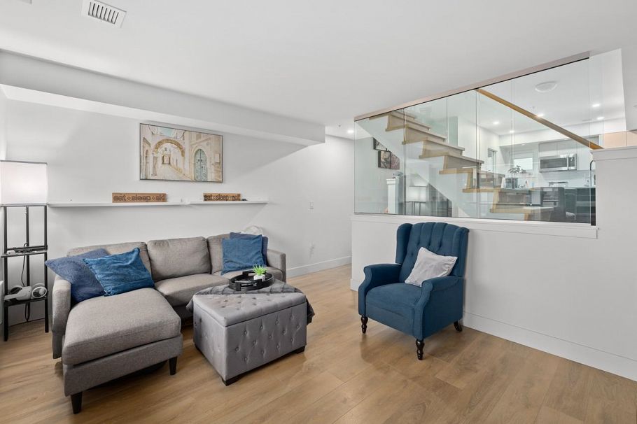 3 752 E 3rd Street North Vancouver, BC - 5