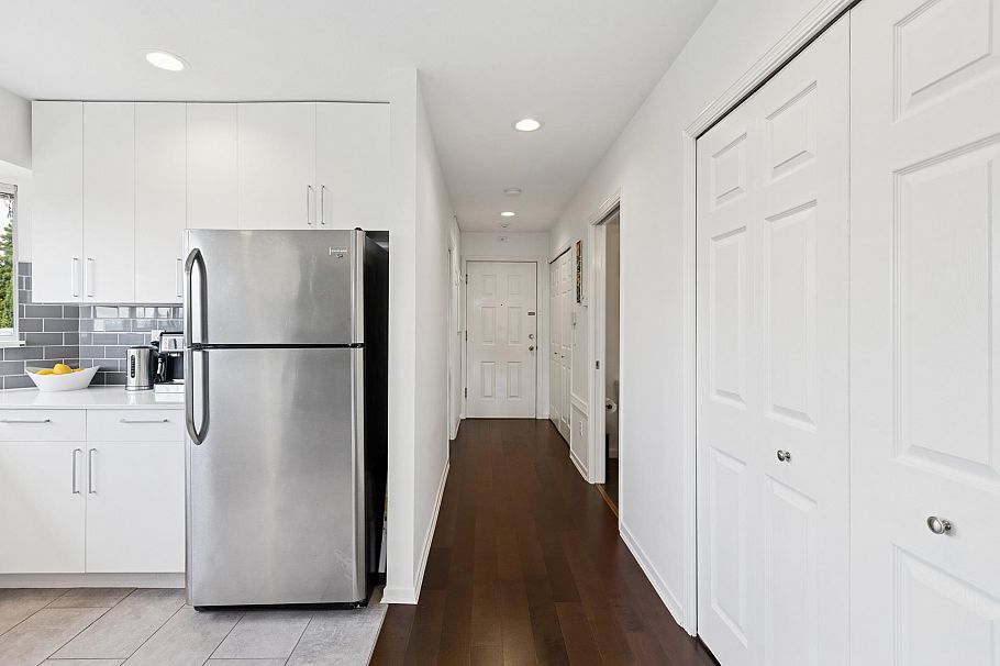 303 131 W 20th Street North Vancouver, BC - 25