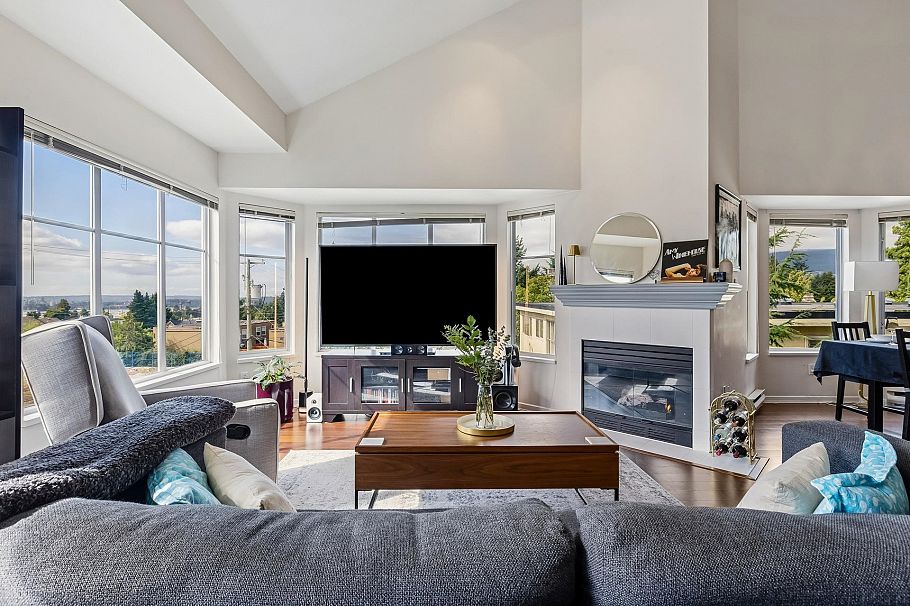 303 131 W 20th Street North Vancouver, BC - 2