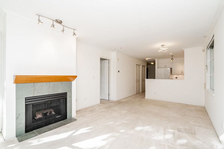 106 2575 W 4th Avenue Vancouver, BC - 9