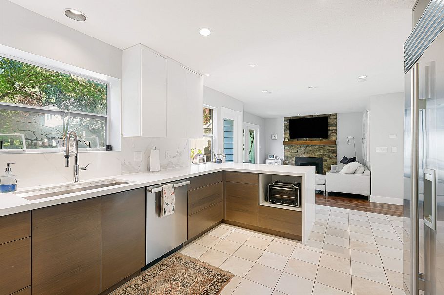 3968 Frames Place North Vancouver, BC - 4