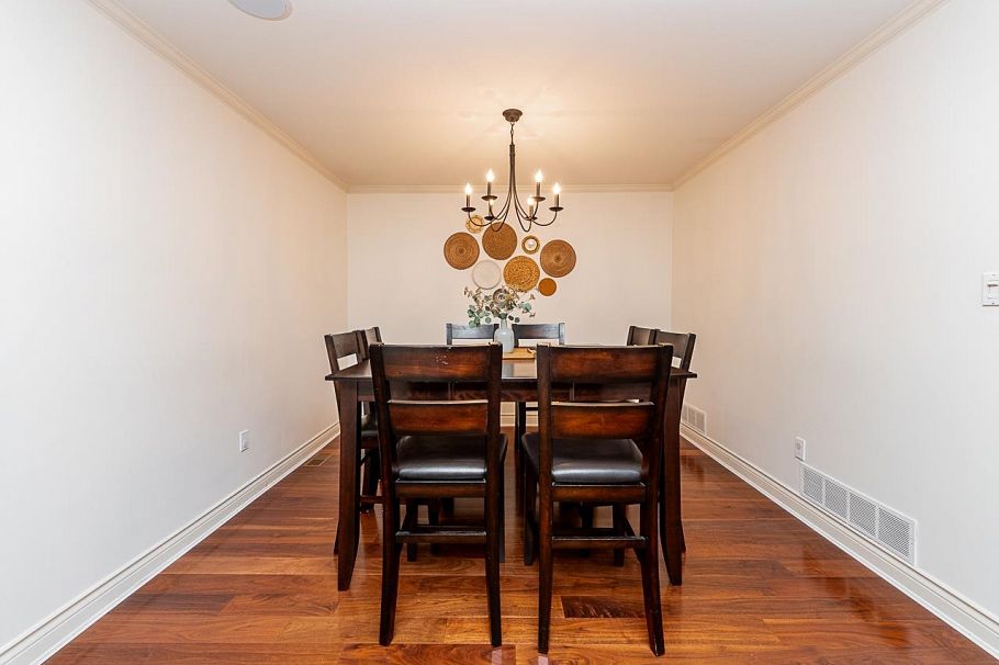 1174 Strathaven Drive North Vancouver, BC - 11