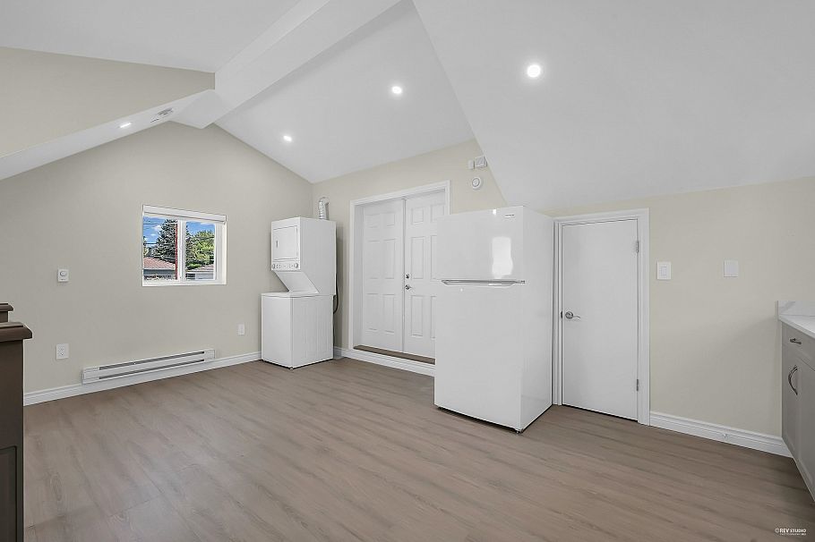 2936 E 2nd Avenue Vancouver, BC - 31