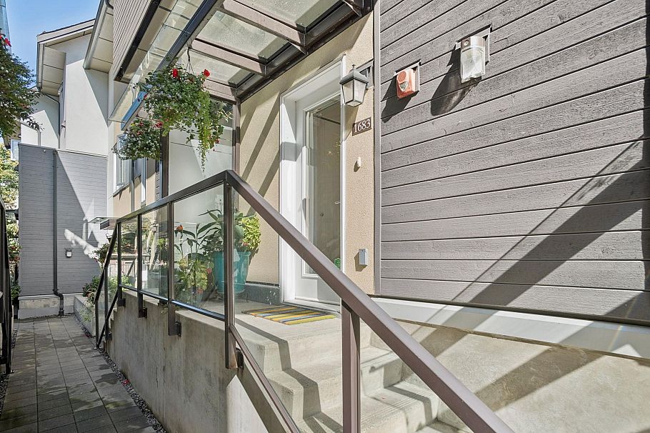 1683 Kitchener Street Vancouver, BC - 2