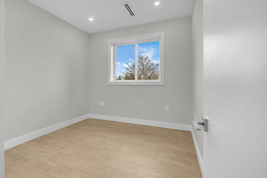 4325 Kamloops Street Vancouver, BC - 11