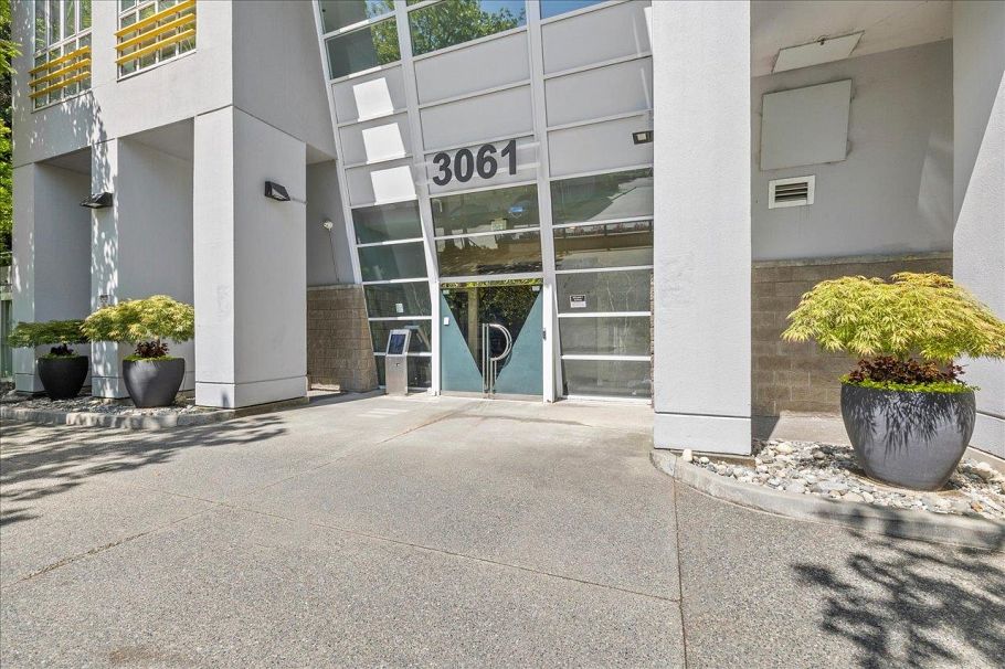 307 3061 E Kent Avenue North Vancouver, BC - 2