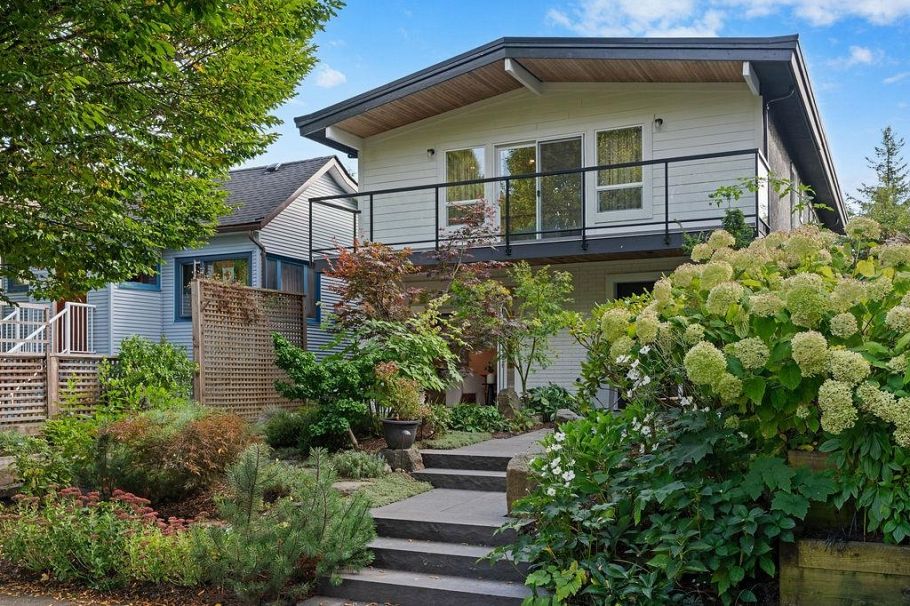 466 E 37th Avenue Vancouver, BC - 37