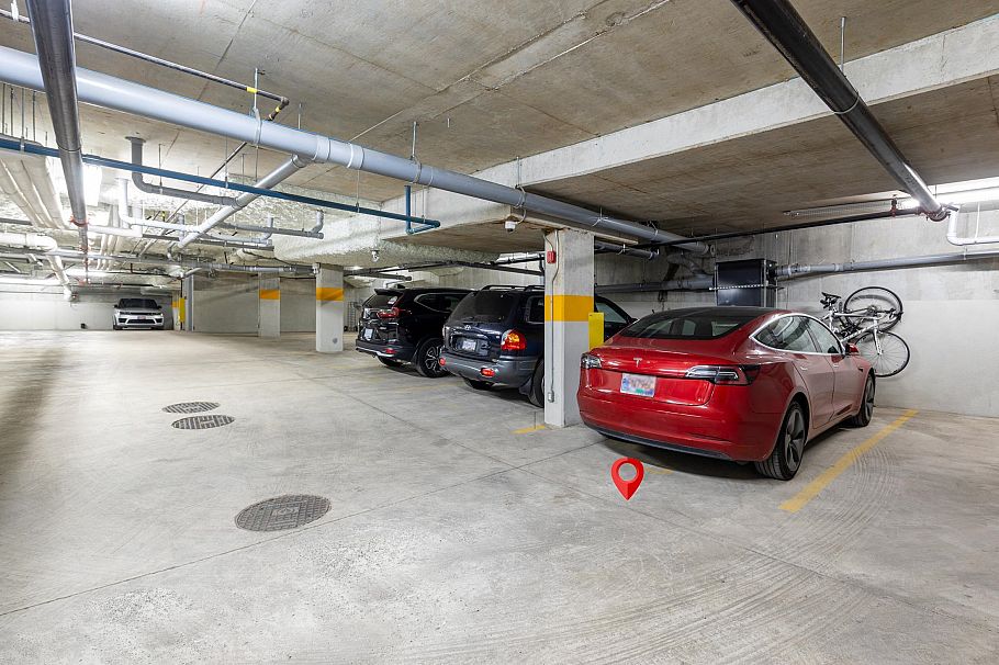 205 1591 Bowser Avenue North Vancouver, BC - 31