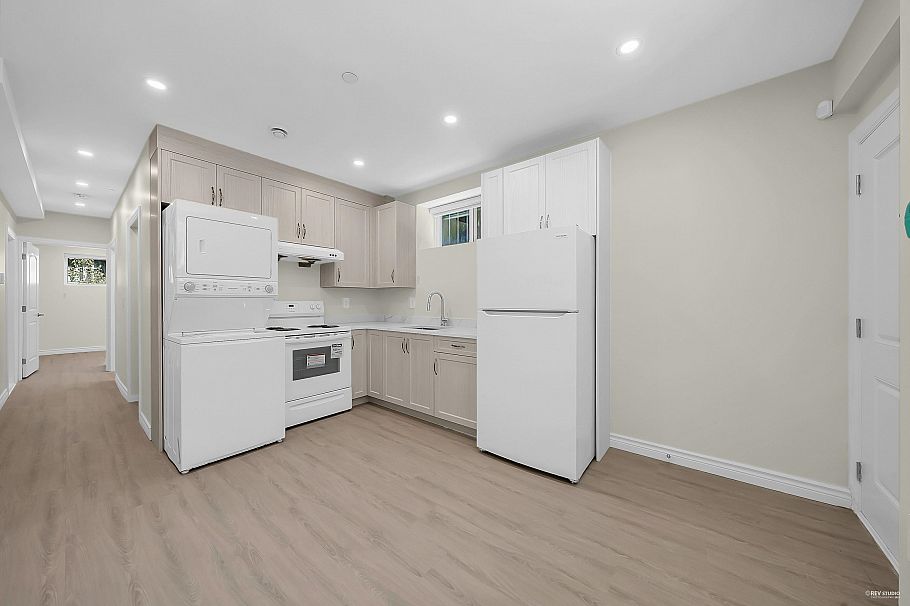 2936 E 2nd Avenue Vancouver, BC - 25