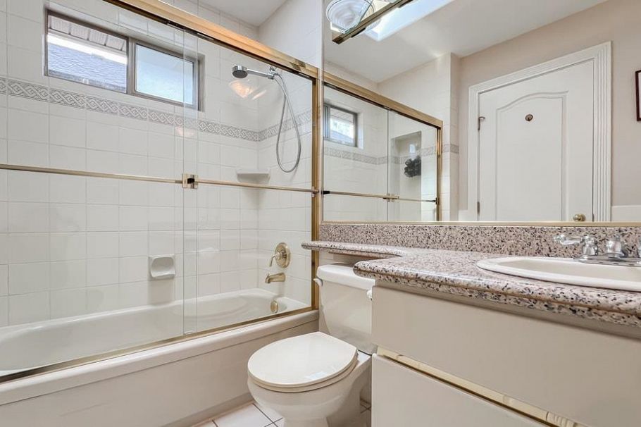 1556 W 62nd Avenue Vancouver, BC - 24