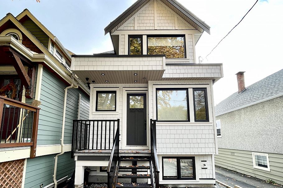 162 E 43rd Avenue Vancouver, BC - 1