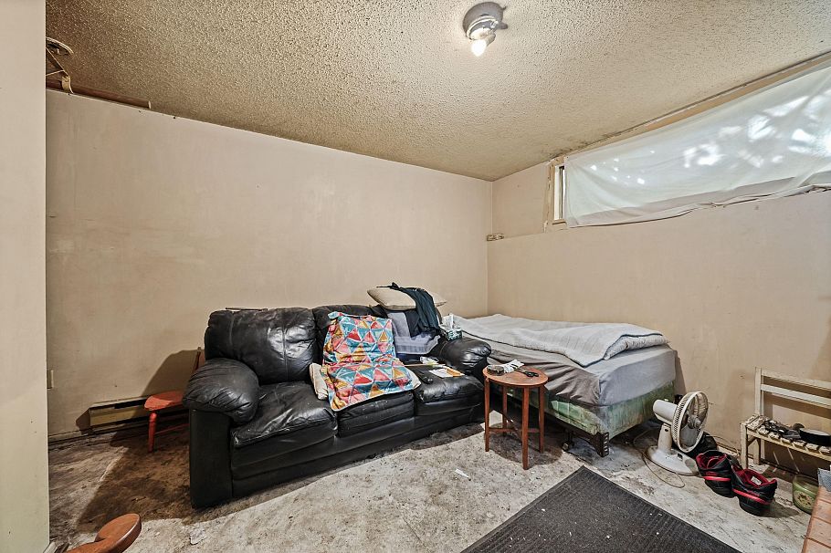 1621 Fell Avenue North Vancouver, BC - 25