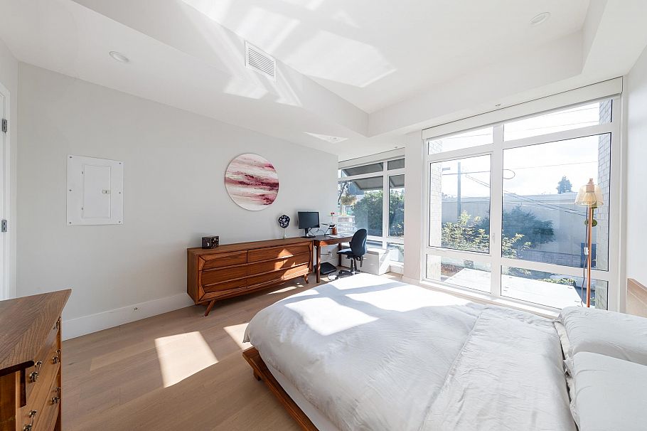 205 1591 Bowser Avenue North Vancouver, BC - 19