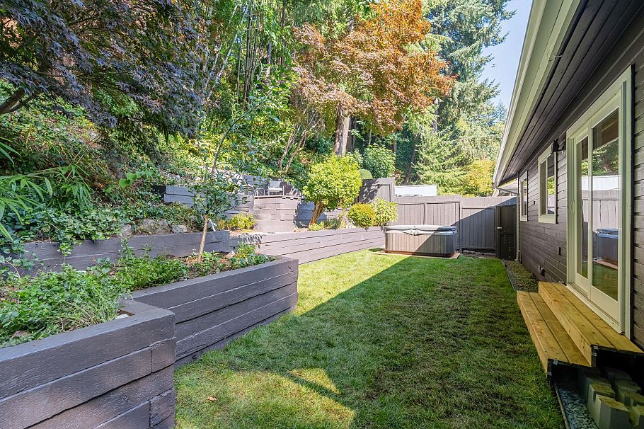 625 Seymour Court North Vancouver, BC - 34