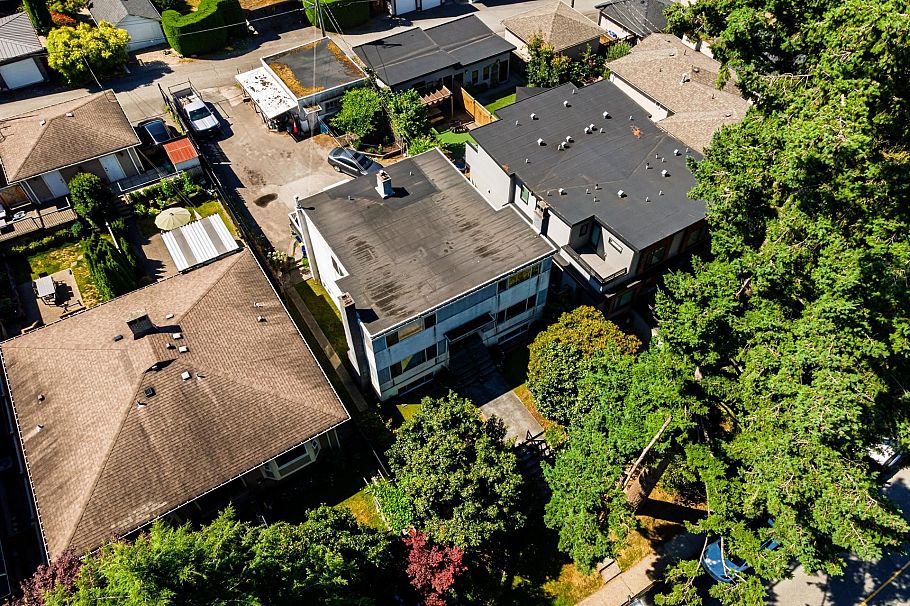 227-229 W 19th Street North Vancouver, BC - 19