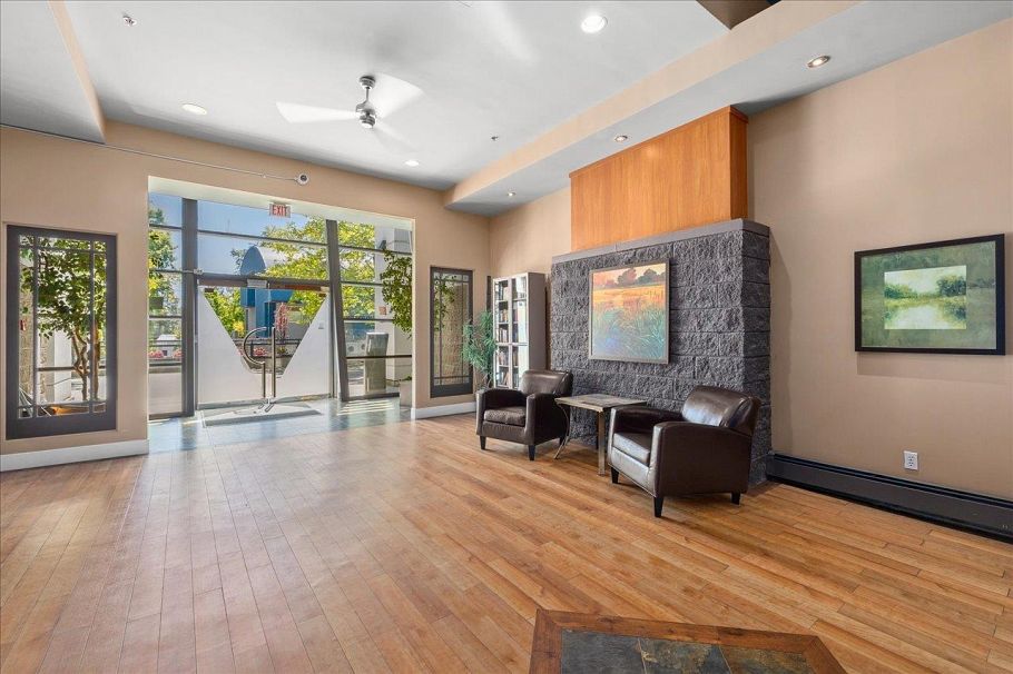 307 3061 E Kent Avenue North Vancouver, BC - 3