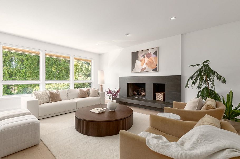 3179 W 49th Avenue Vancouver, BC - 4