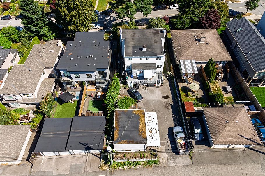 227-229 W 19th Street North Vancouver, BC - 13