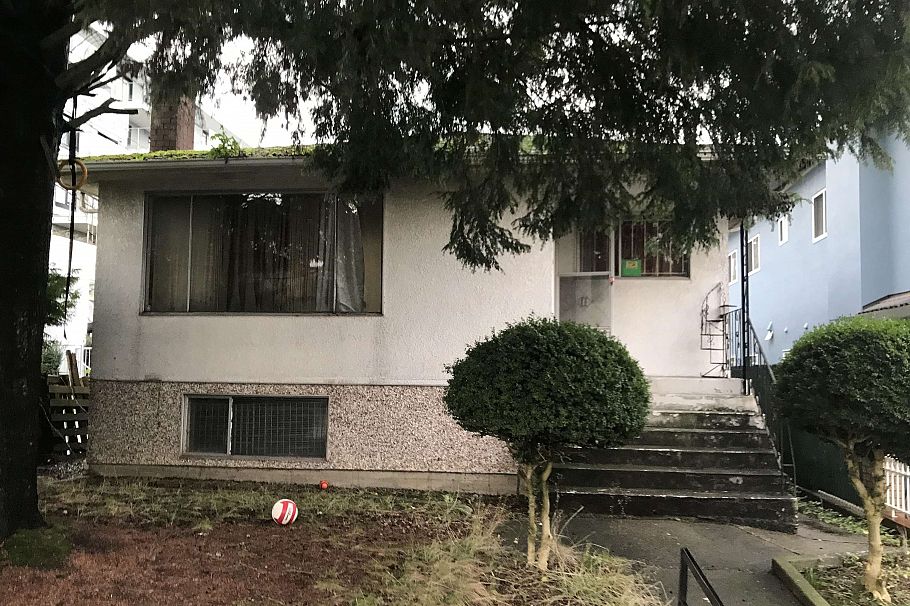 4569 Gladstone Street Vancouver, BC - 1