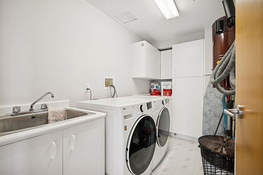 PH 3-4 1383 Howe Street Vancouver, BC - 23