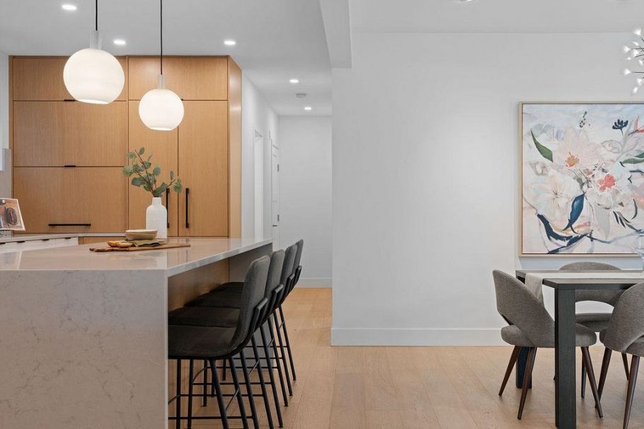 466 E 37th Avenue Vancouver, BC - 5