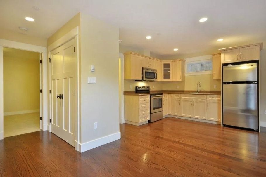 2031 W 45th Avenue Vancouver, BC - 3