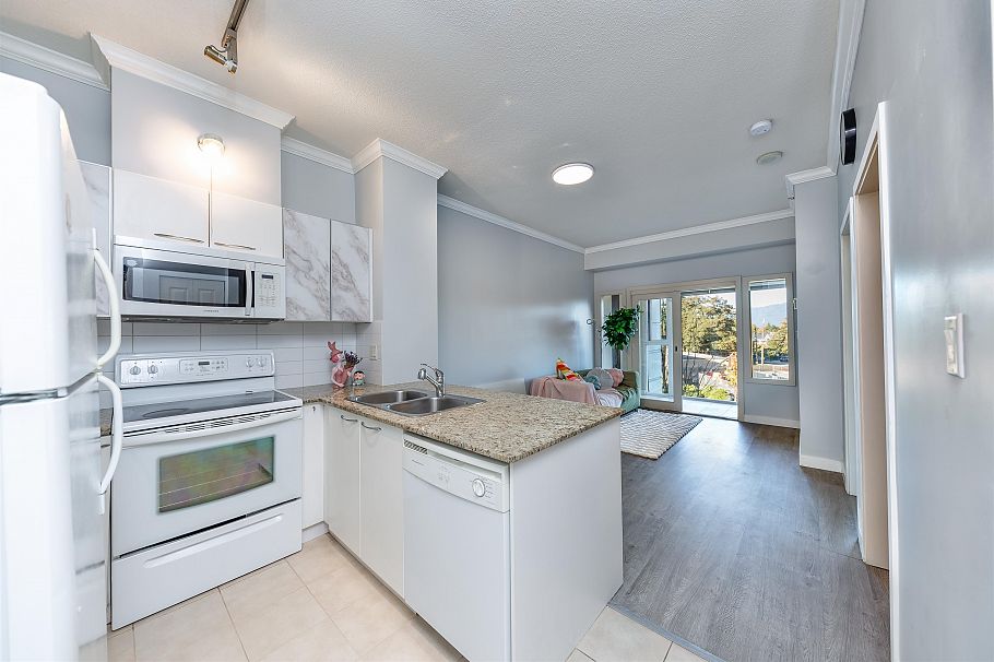 210 4028 Knight Street Vancouver, BC - 4