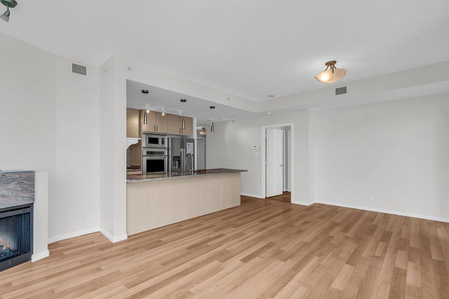 1905 1211 Melville Street Vancouver, BC - 12