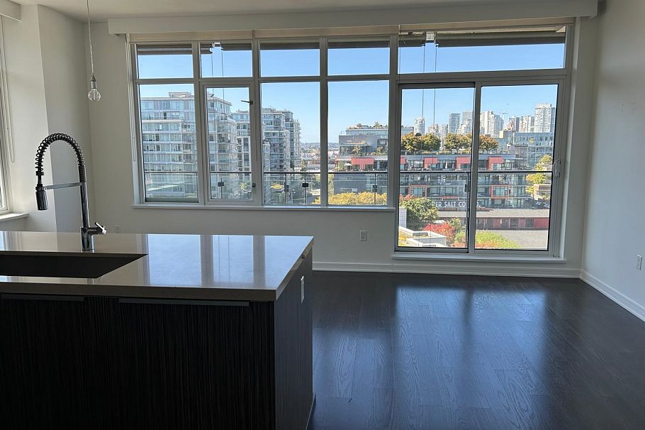 1010 1661 Ontario Street Vancouver, BC - 2