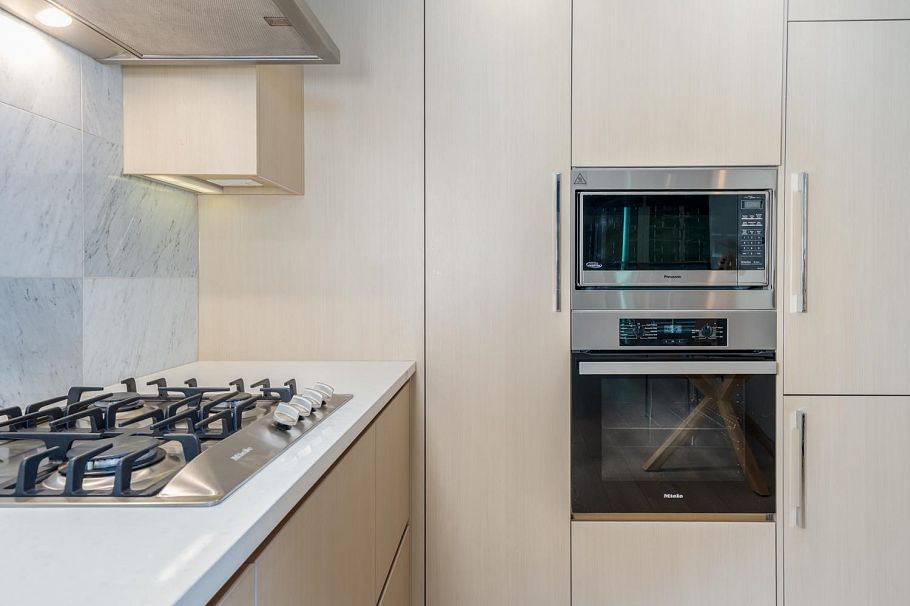 308 89 Nelson Street Vancouver, BC - 3