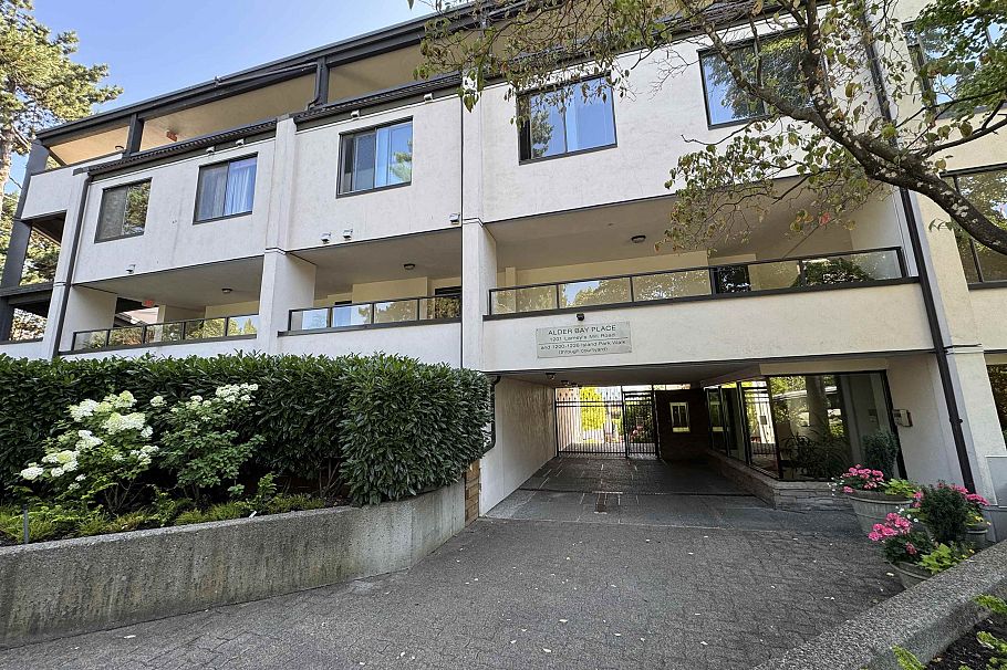 21 1201 Lamey's Mill Road Vancouver, BC - 1