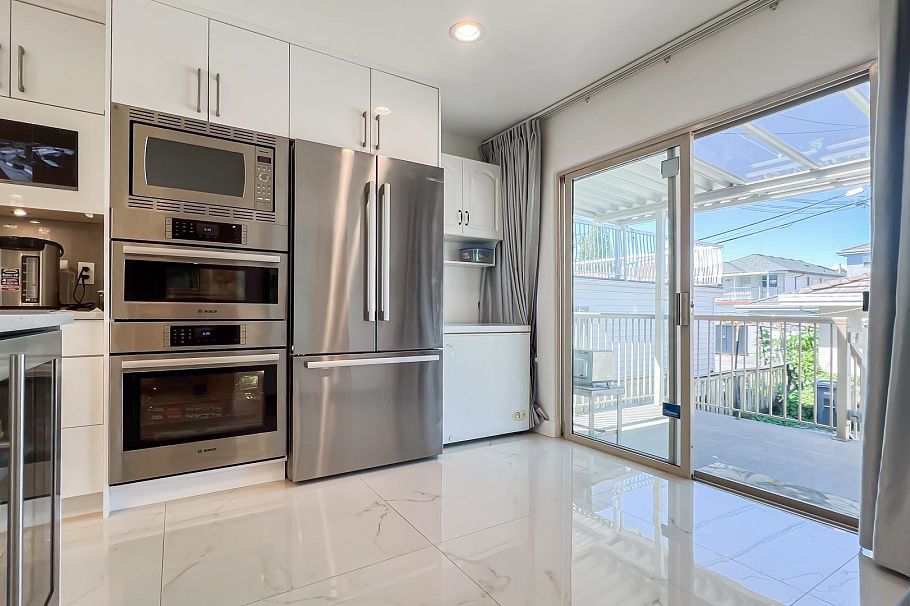 2083 E 53rd Avenue Vancouver, BC - 5