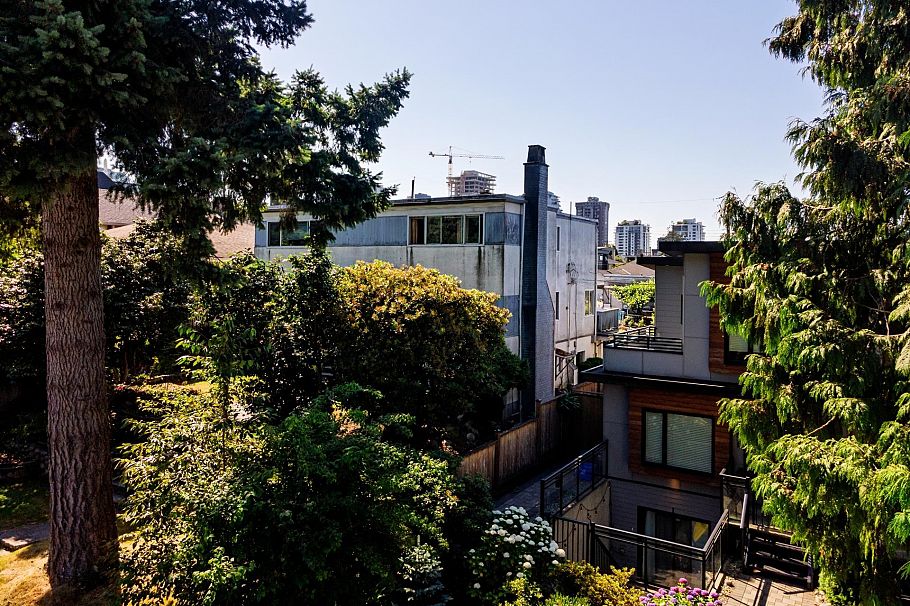 227-229 W 19th Street North Vancouver, BC - 8