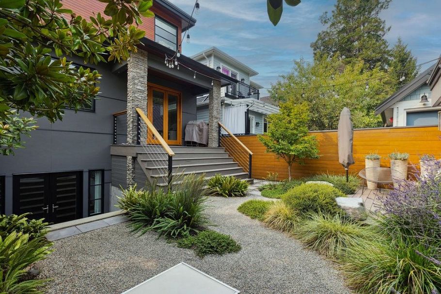 3963 W 20th Avenue Vancouver, BC - 3