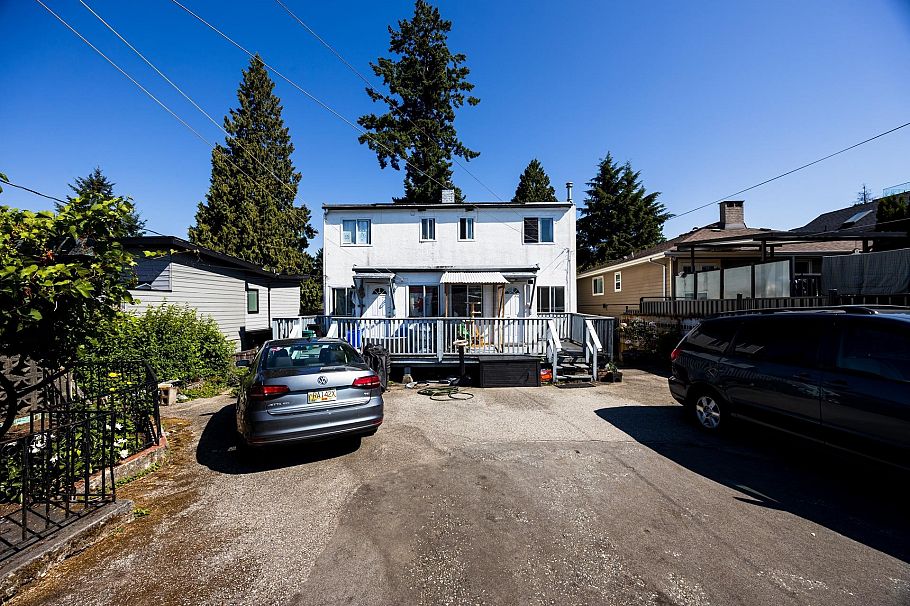227-229 W 19th Street North Vancouver, BC - 26