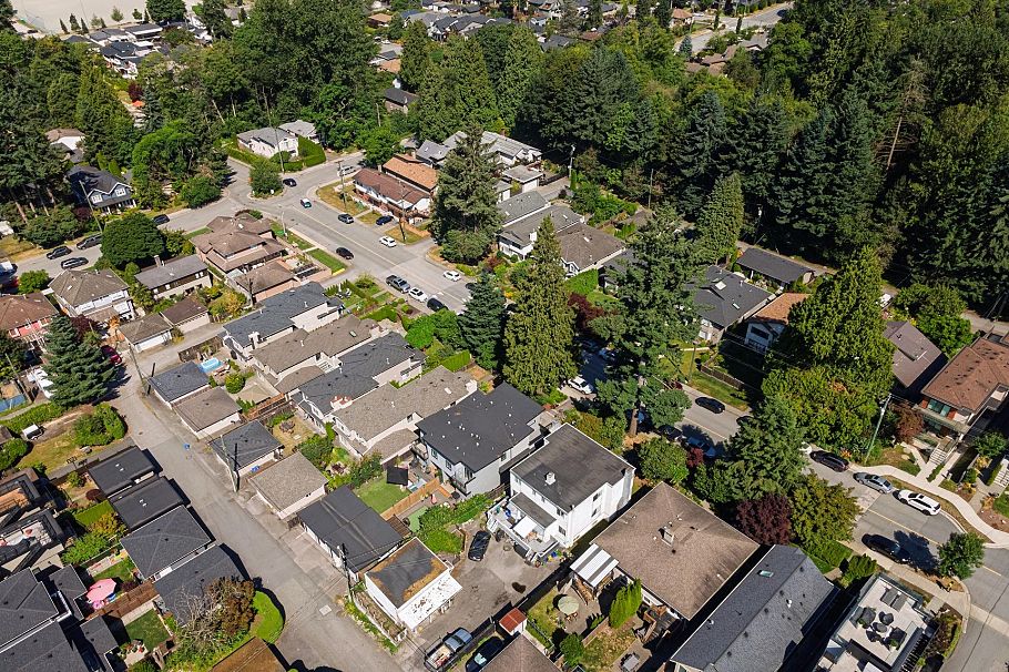 227-229 W 19th Street North Vancouver, BC - 16