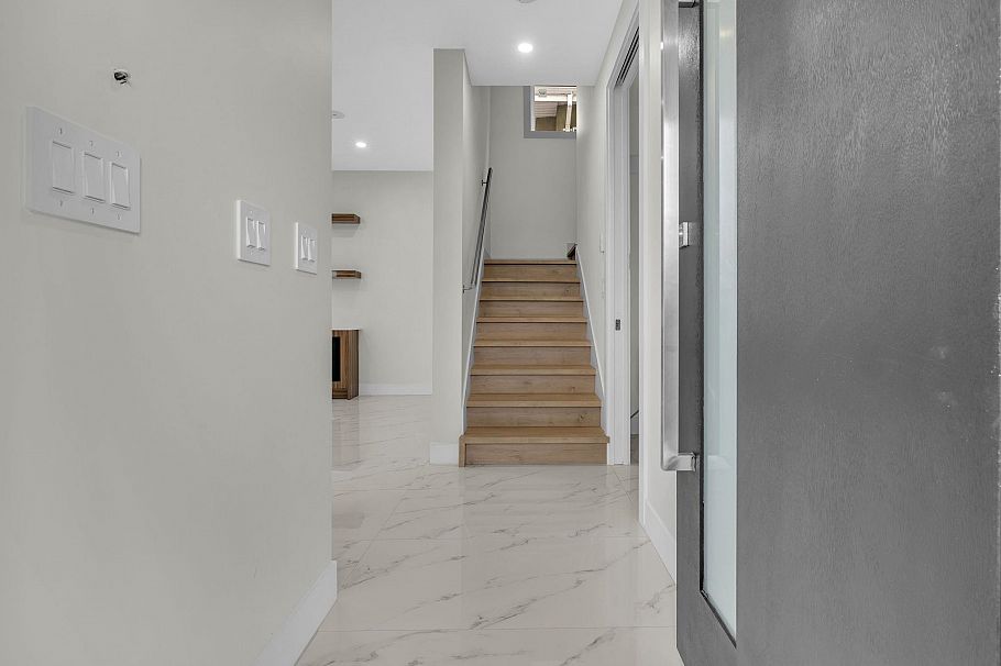 4325 Kamloops Street Vancouver, BC - 3