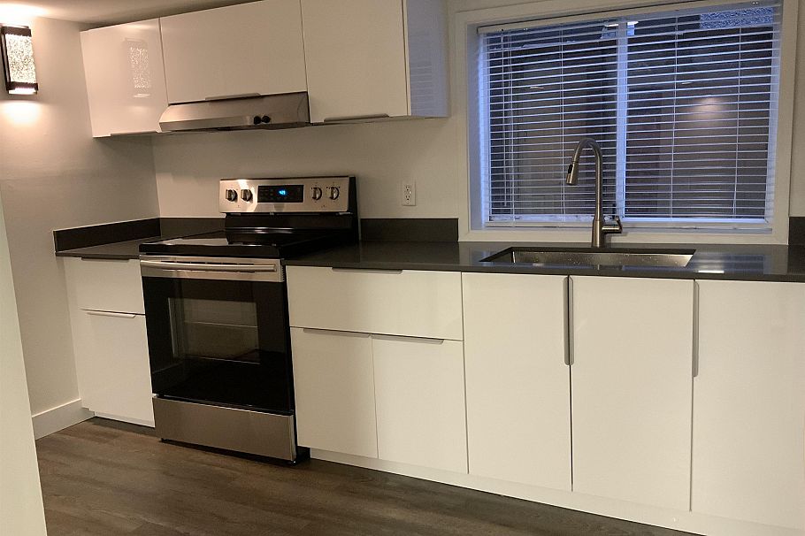 865 E 12th Street North Vancouver, BC - 30