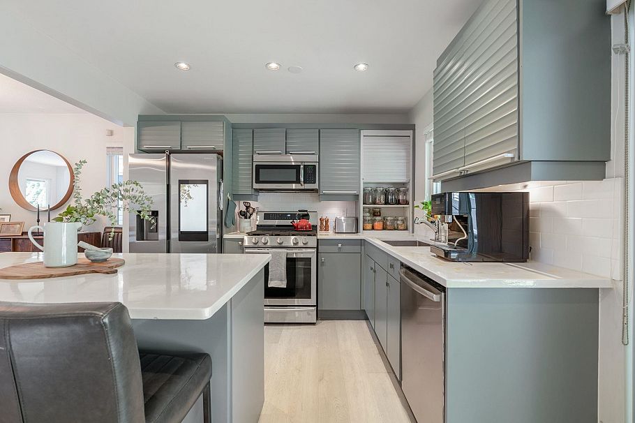 625 Seymour Court North Vancouver, BC - 12