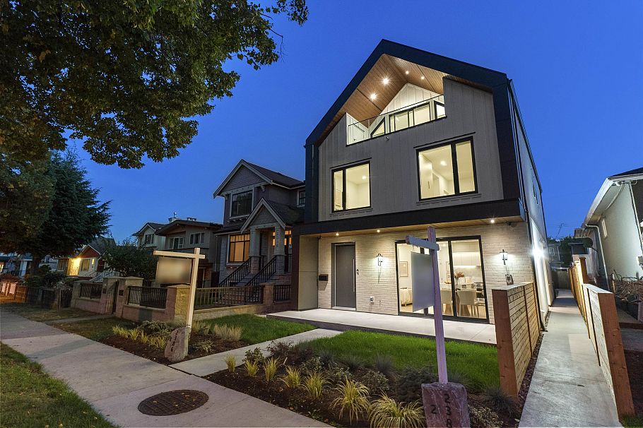 1 2386 E 45th Avenue Vancouver, BC - 2